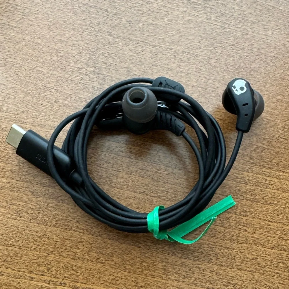(3) iPhone Car/Charger Cables/Earbuds in Black